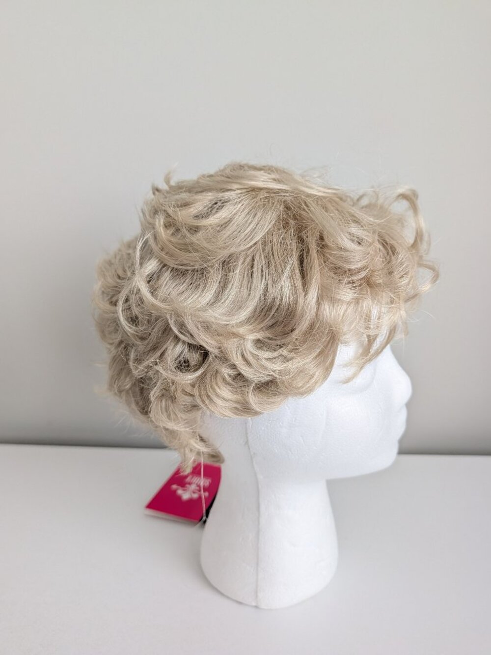 Sunee French Flair Wig SKE-5 EVA Color 103 Blonde Synthetic Kanekalon New w Tags